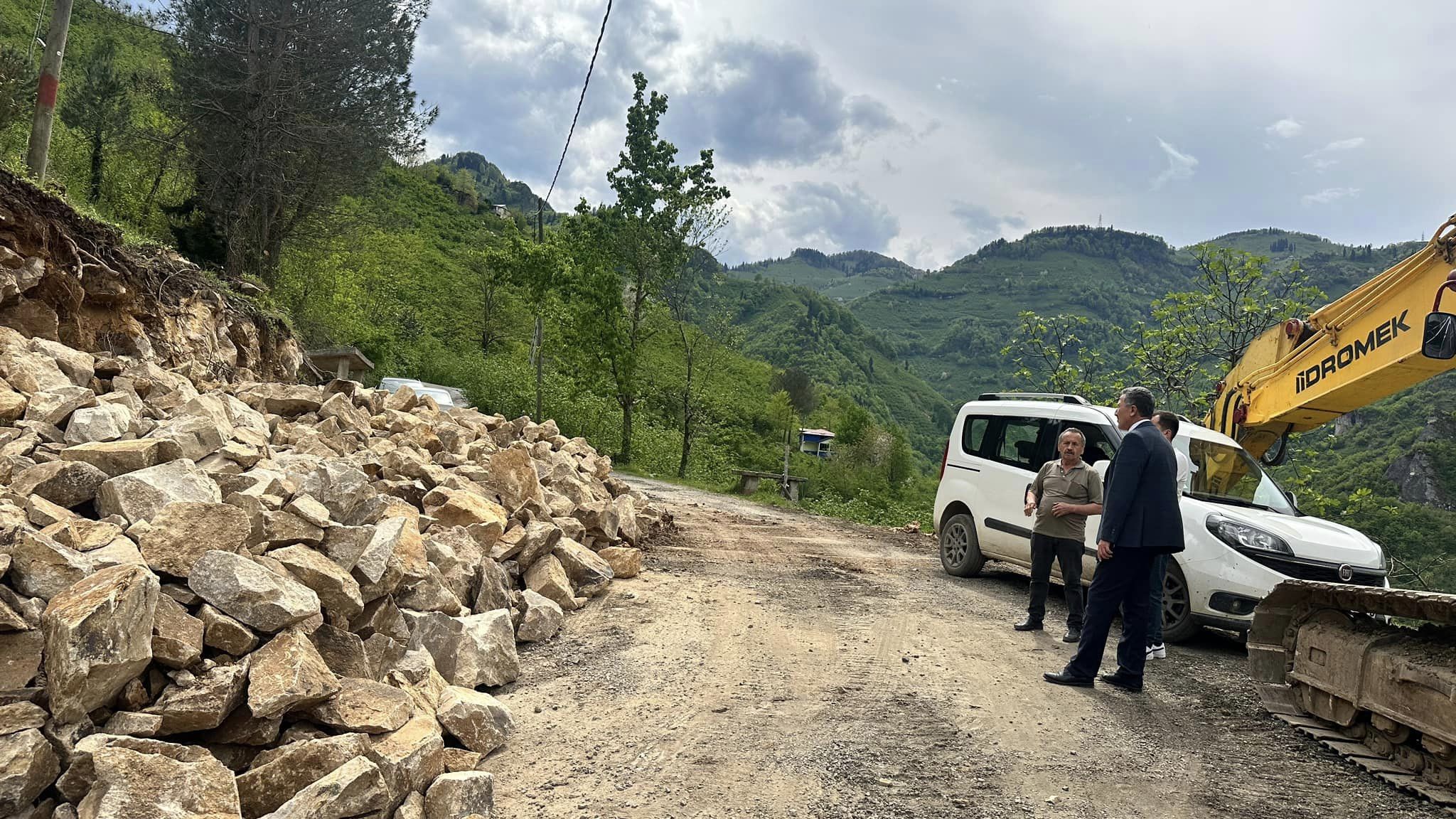 Gönüller bir dertler bir çalışmalar hep beraber.